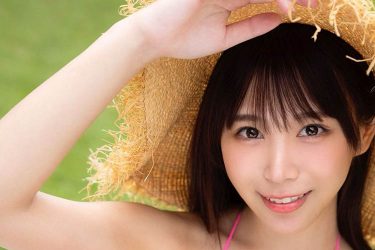 日向葵衣、麦わら帽とハミパイショット