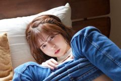 紅羽祐美、寝落ちポーズもM字の衝撃