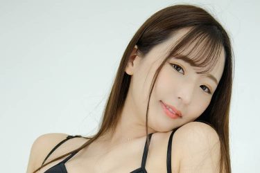 藤田あずさ、まったく隠れてない三角ビキニ