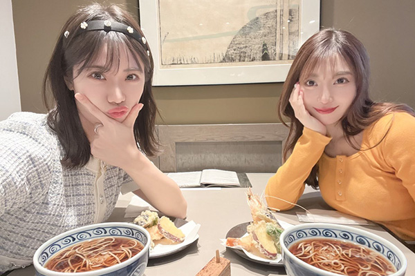 森咲智美と鈴木ふみ奈、美ボディ競演グラビアの画像2