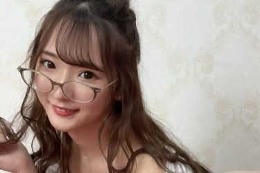 藤田あずさ、眼鏡もズボンもずり落ちて…