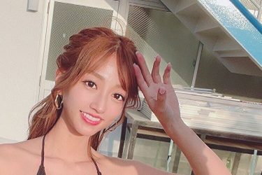 大貫彩香、前後眼福の美ボディショット
