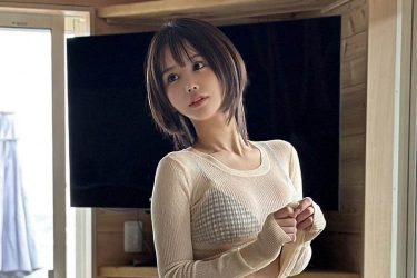 パピコ、縦筋浮き上がる美腹筋見せつけ