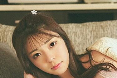 芹沢まりな、ヌーディランジェリーで添い寝のお誘い