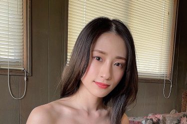 澄田綾乃、ほぼ球体の美バスト2連発