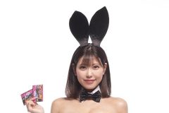 篠原冴美、ハイレグバニーの凄い脚線美