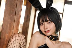 かれしちゃん、黒バニーでM字開脚