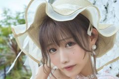 篠原みなみ、純白で魅せる美谷間