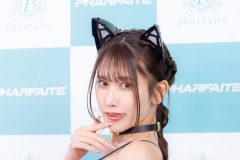 名取くるみ、ニャンとも可愛い黒猫