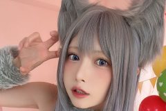 篠崎こころ、ガオっと美谷間魅せつけ