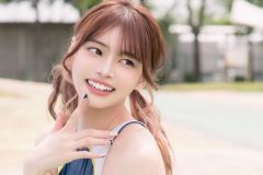 藤田いろは、競泳水着ギャルの横ヒップ