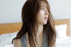 雪平莉左、プラベ感満載のルームウェア姿に漂う色気