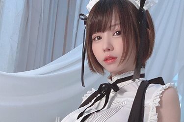 えなこ、ぷっくりバストの正統派メイドコス