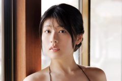 ちとせよしの、浴衣からキワどすぎるハイレグ水着