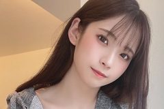 紅羽りお、ほくろ探し誘う下弦パイチラリ