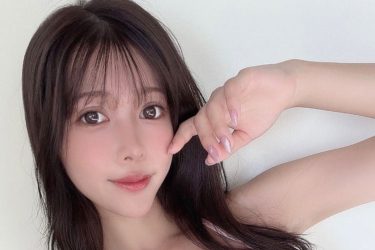 七瀬なな、破壊力のある美スタイル自撮り