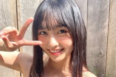 冨十みと、おきにポーズで決める美ボディ