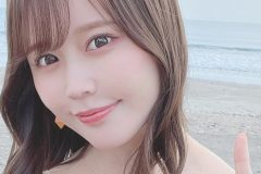 小日向ゆか、愛くるしく美スタイル