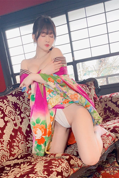 メイリ、着物はだけ…ふんどしチラリの画像3