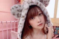 宮本彩希、ニャンともキュートな獣耳ビキニ