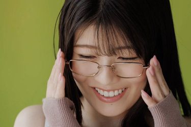 「へへへ…」ちとせよしの、激萌え美谷間