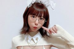 日向葵衣、キュートなギャップ…眼鏡バニーは超大胆