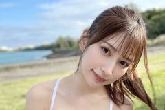 雪平莉左、シンプルビキニに映えるボンキュッボン