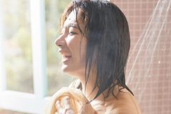 尊みを感じて桜井、透き通った濡れ美ボディ