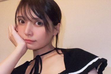 似鳥沙也加、愛らしく生ブラ