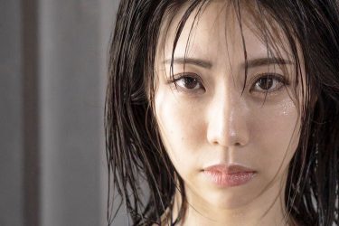 鈴木ふみ奈、鋭く生々しく…グラビア強度抜群