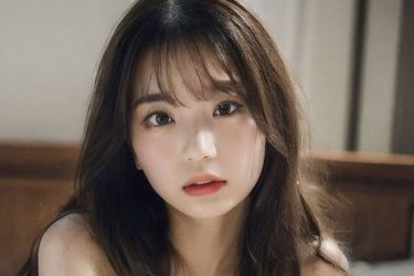 AIグラドル・さつきあいの「生まれたて」美ボディ