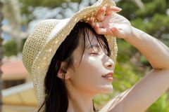 JILL、木漏れ日浴びる真夏の女神