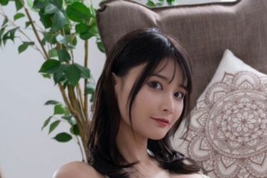 赤羽もも、麗しいランジェリー美女