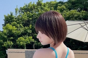 尊みを感じて桜井、透け水着から飛び出す特大桃ヒップ