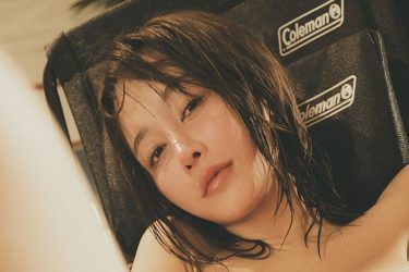 いくみ、パンツ引っ張り悶絶ショット