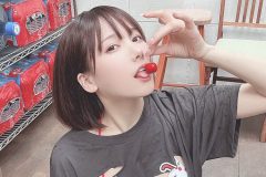 けんけん、ビリビリTシャツからのぞくチェリービキニ