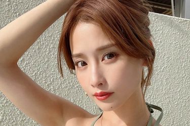 益田アンナ、美貌際立つビキニ姿