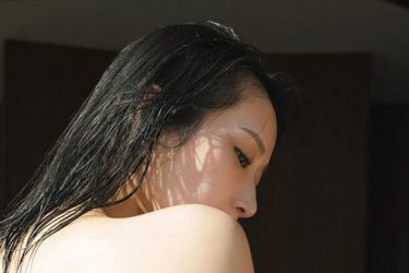 川瀬もえ、AIに勝るリアルなバックショット