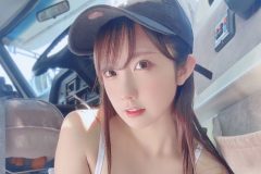 大河もも、白ふわ美胸でドライブのお誘い