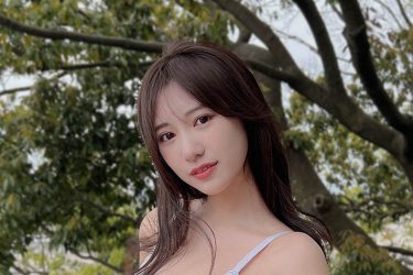 横野すみれ、ボンキュッボンなクール美女