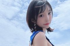 まいてぃ、野外でTバックの美ヒップあらわ