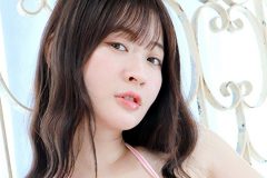 メイリ、手からはみ出る「むぎゅ」と柔バスト