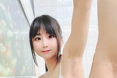 柳丸、濡れ透けレオタードで大開脚