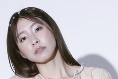 夏来唯、妖艶こんもり豊満バスト