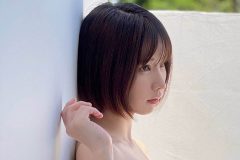 えなこ、スク水で究極の曲線美を披露