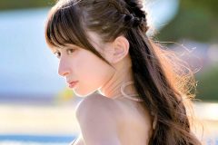 非公開: 桑田彩、ヌードカラービキニの美麗な後ろ姿