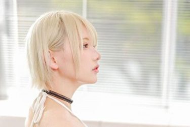 篠崎こころ、二次元級の艶バックショット