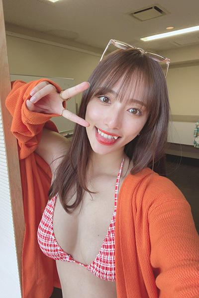 高梨瑞樹、キュートな舌ペロとハツラツ水着姿の画像2