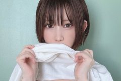 えなこ、ペロンと魅せるりぼんビキニ姿