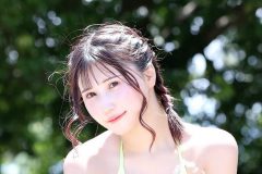 朝比奈りる、キラテカでホットな夏美女